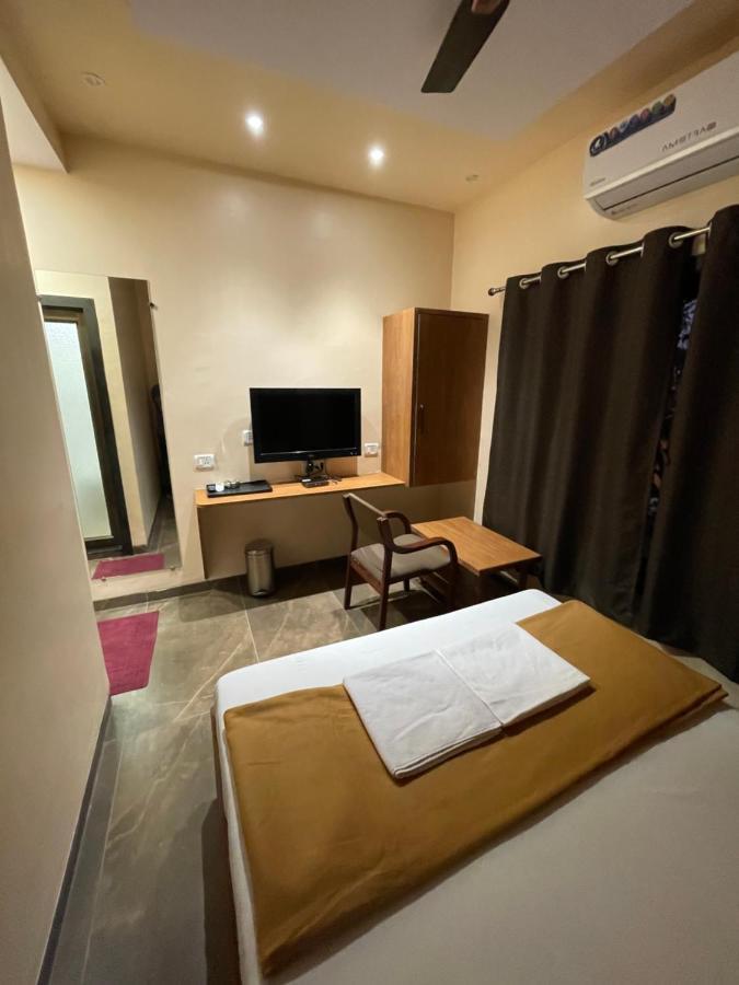 Hotel Vardhan 锡尔瓦萨 外观 照片